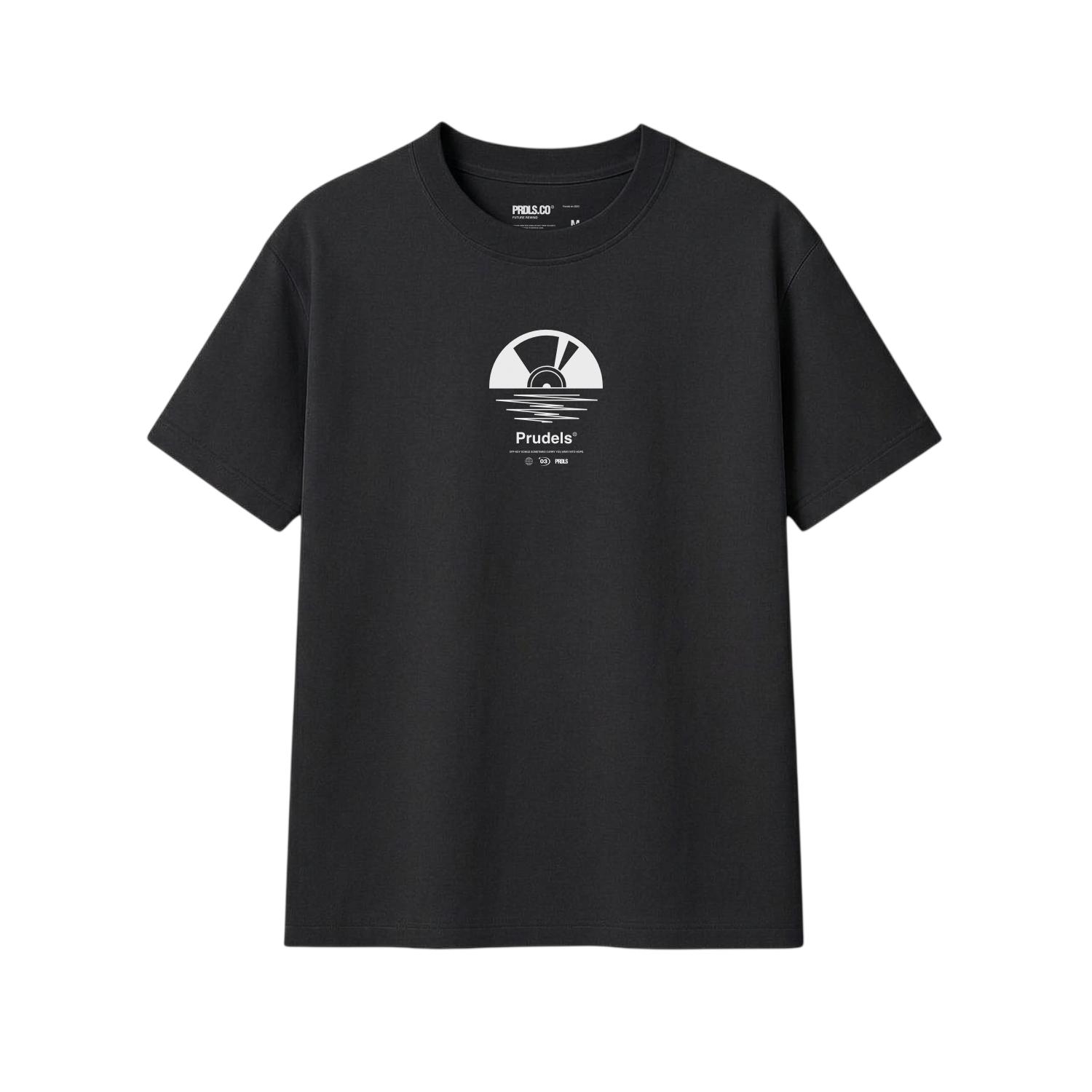 PRUDELS Kaos Pria Hitam Minimalis Reguler - Artikel Vinyl - T-shirt Cowok Premium Cotton 24s Bahan Nyaman