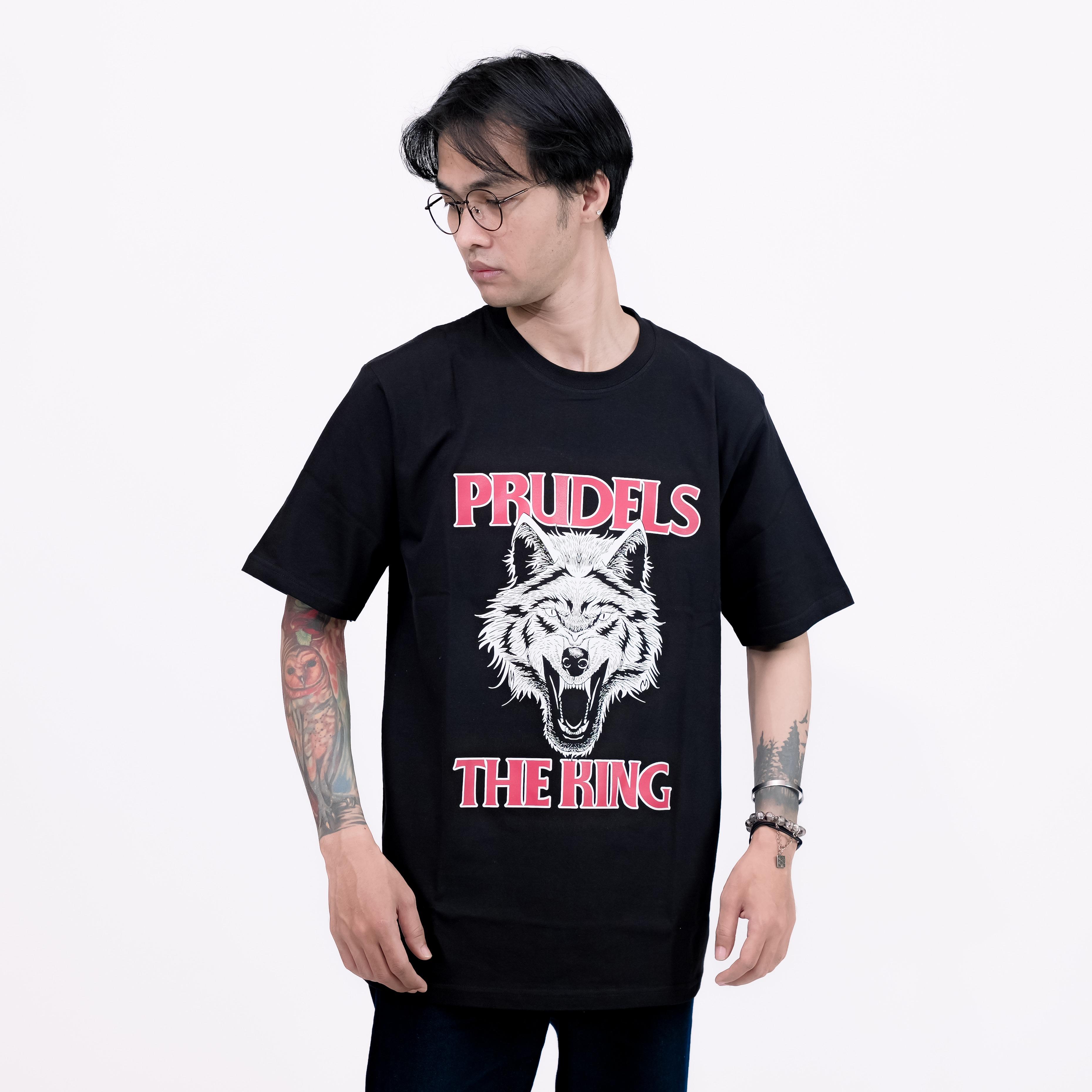 PRUDELS Kaos Reguler Hitam Premium - Artikel The King - T-Shirt Distro Streetwear Unisex Cotton 24S Sablon Plastisol Awet Desain Serigala R foto 4
